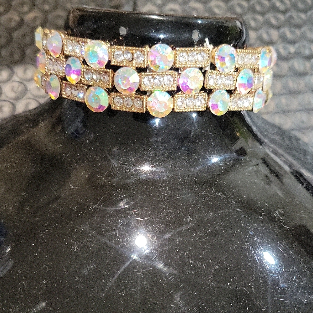 Elegant Gold and Iridescent Bracelet